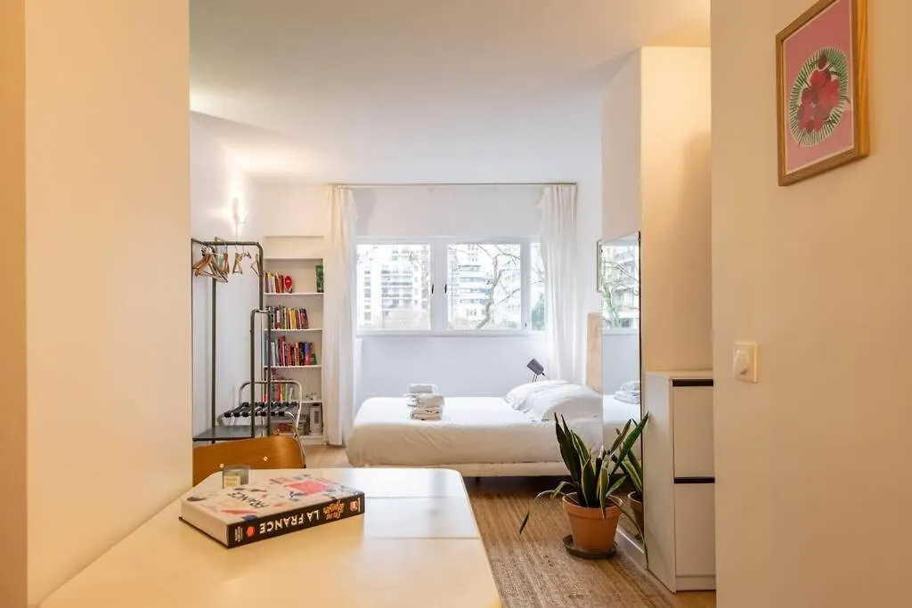 Couronnes - Cosy Studio Tout Equipe Et Privatif Parijs Appartement