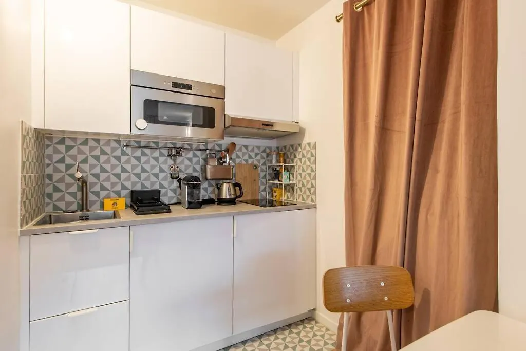 Couronnes - Cosy Studio Tout Equipe Et Privatif Parijs 0*,